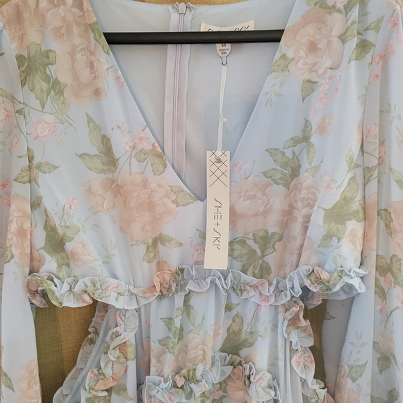 Dream date dress in blue - Picture 5 of 8